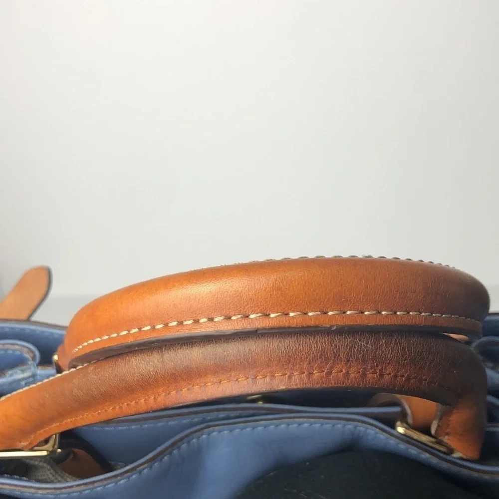 Dooney & Bourke this gorgeous